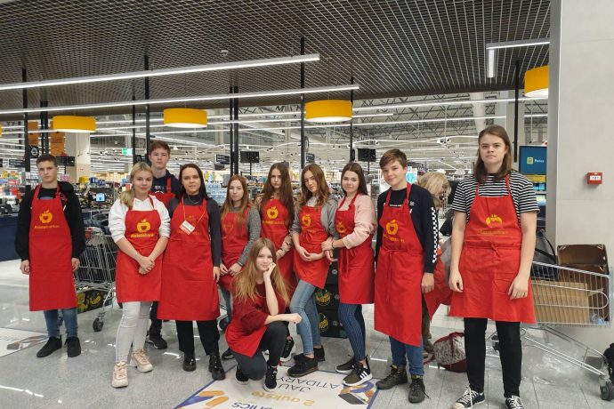 Savanorystė maisto banke