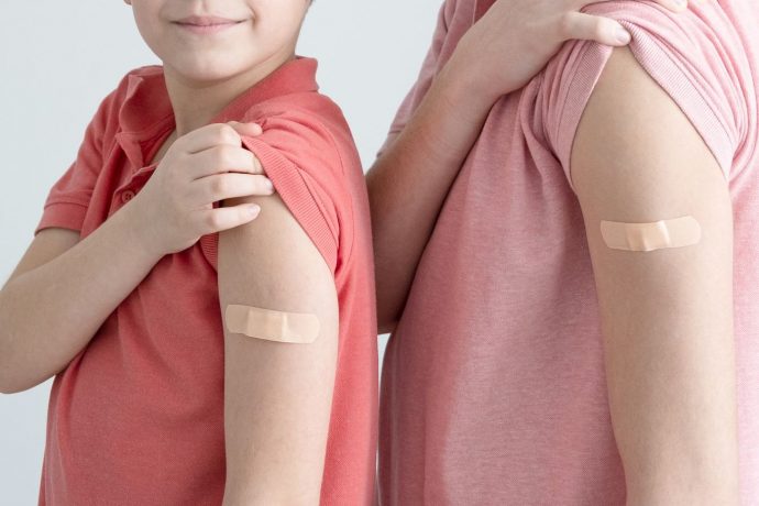 Vilnius vakcinaciją skatins pozityviai – kvies paauglius sportuoti su krepšinio žvaigždėmis ir gauti skiepą