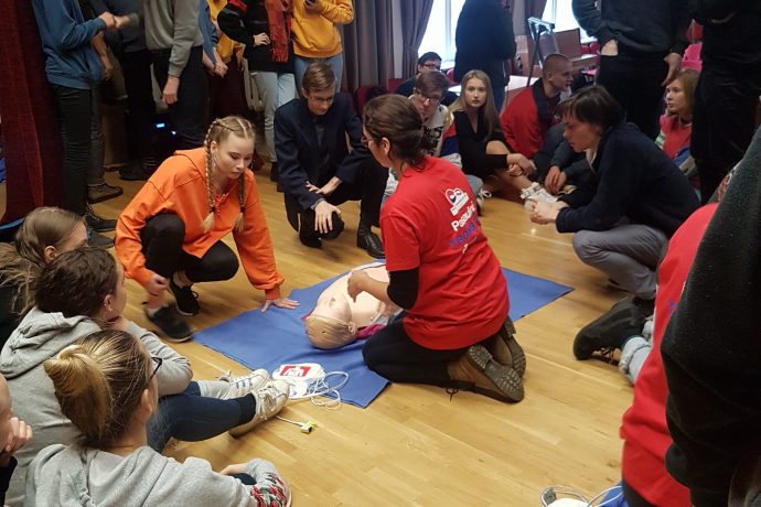 Projektas „Tuk – tuk širdele – būk sveika“ gimnazijoje