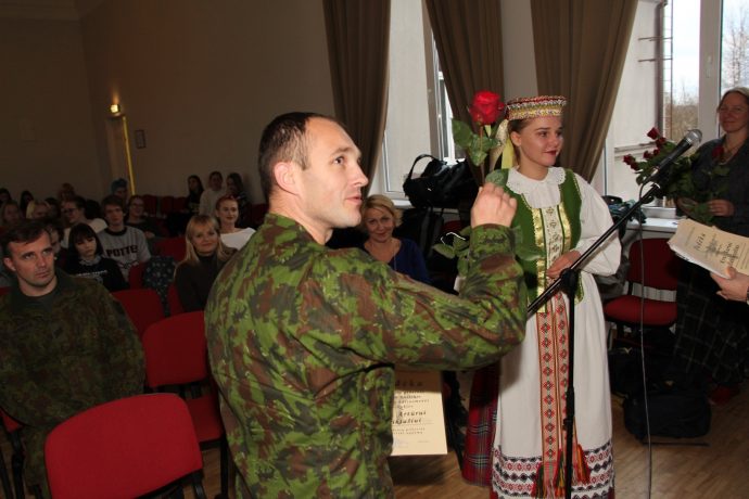 Lietuvos kariuomenė mini atkūrimo 100-metį. Gimnazistai bendrauja su kariškiais