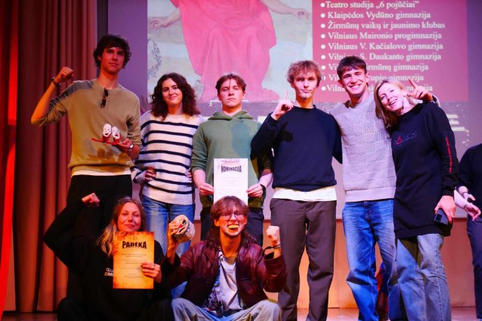 12-tokai Melpomenėje